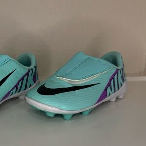 Nike Jr. Mercurial Vapor 15 Club "Hyper Turquoise" – Size 11C